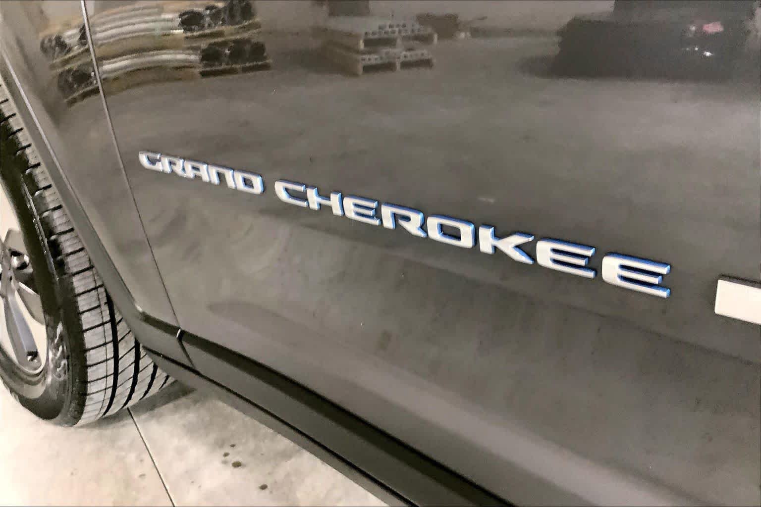 Used 2022 Baltic Gray Metallic Clearcoat Jeep  image 31