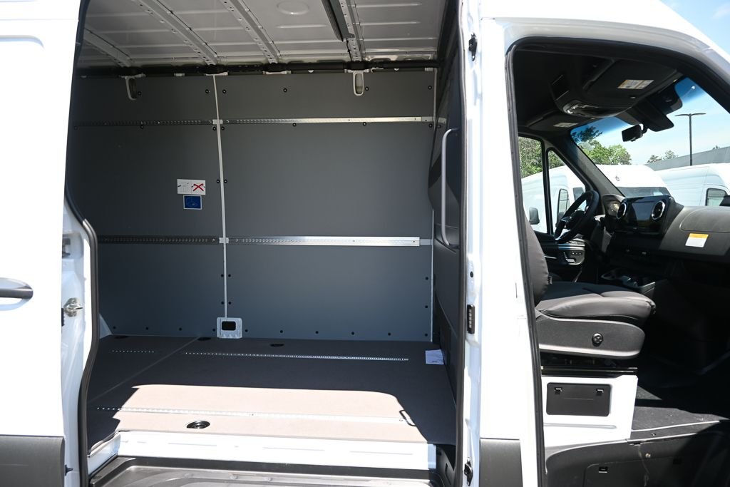 New 2026 Arctic White Mercedes-Benz Cargo 170 WB image 20