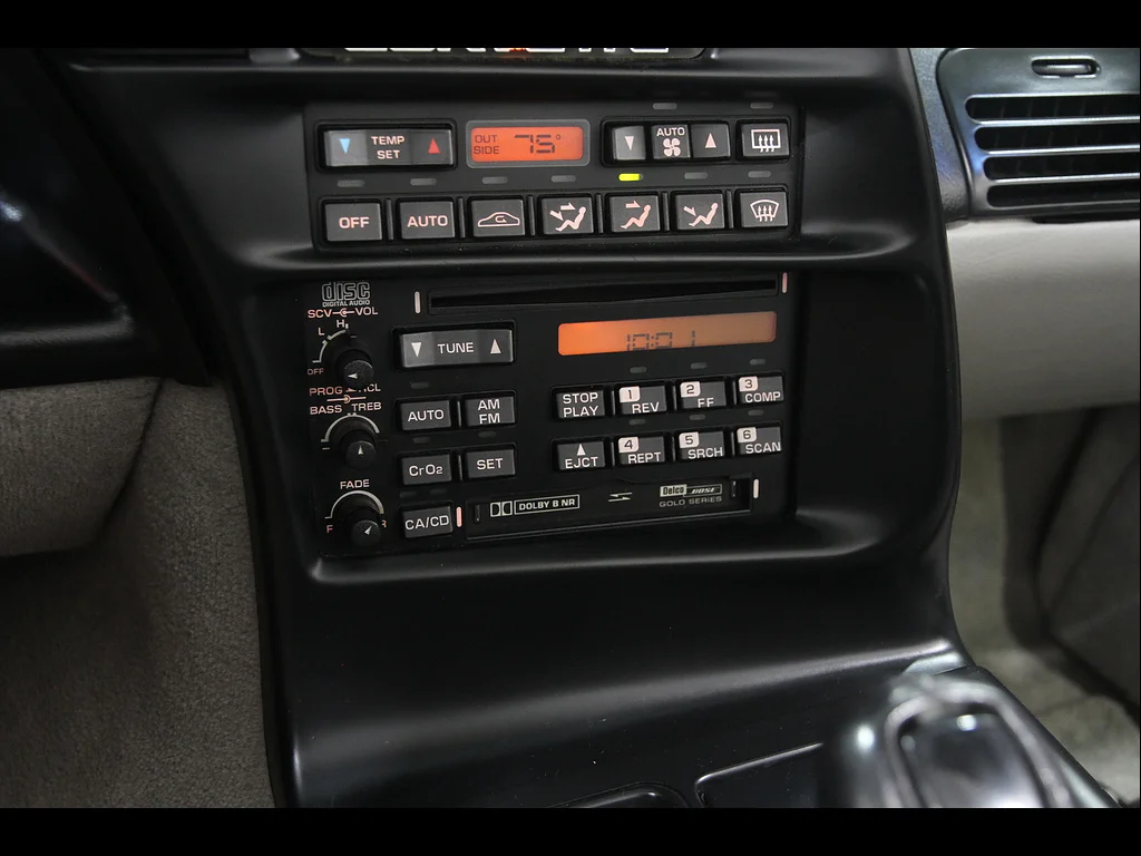 Used 1996  Chevrolet Base image 12