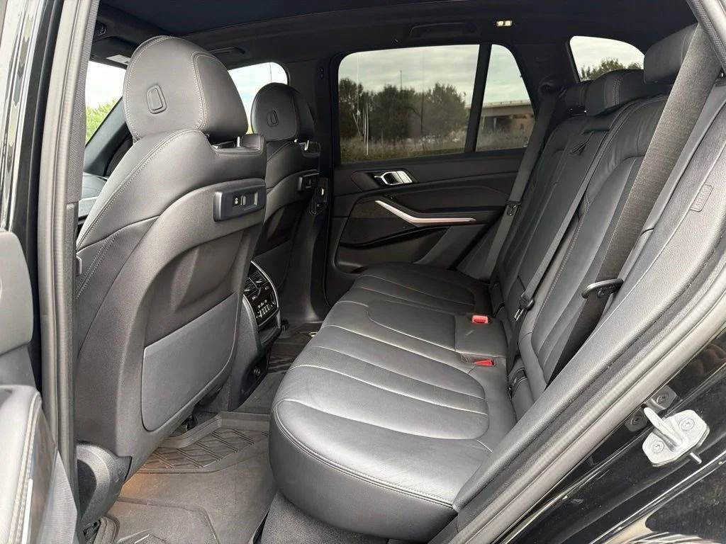 Used 2022 Black Sapphire Metallic BMW xDrive40i image 11