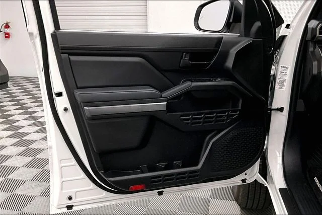 2025 Toyota Tacoma SR5 - Photo 20