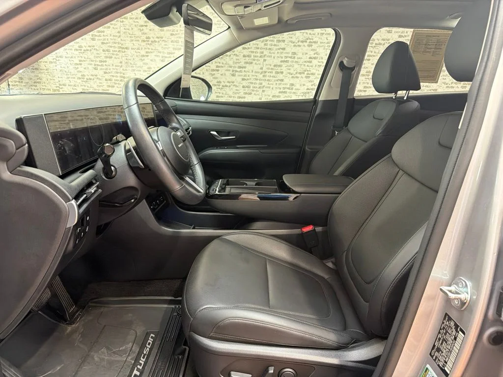 Used 2025 Shimmering Silver Hyundai SEL Convenience image 25