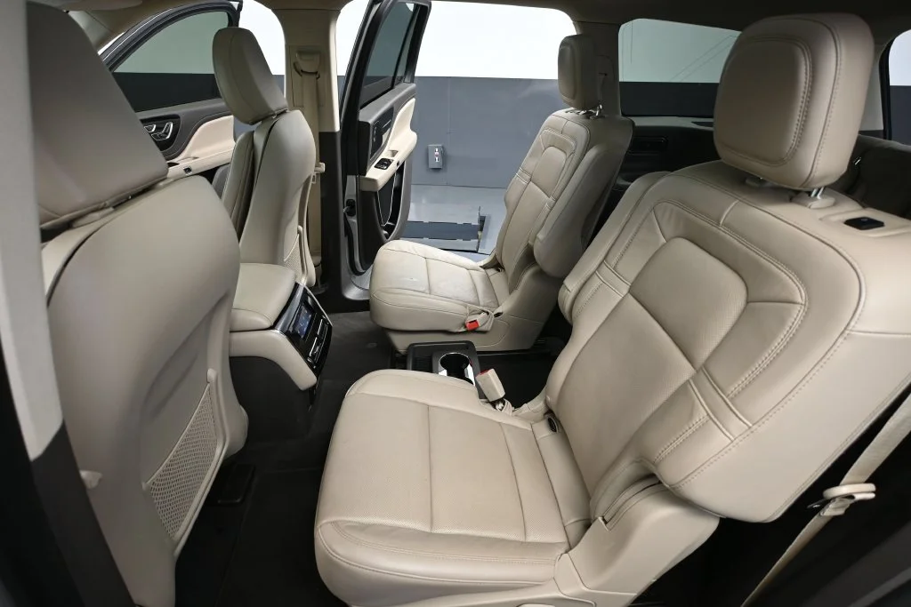 Used 2023 White Lincoln Reserve image 32