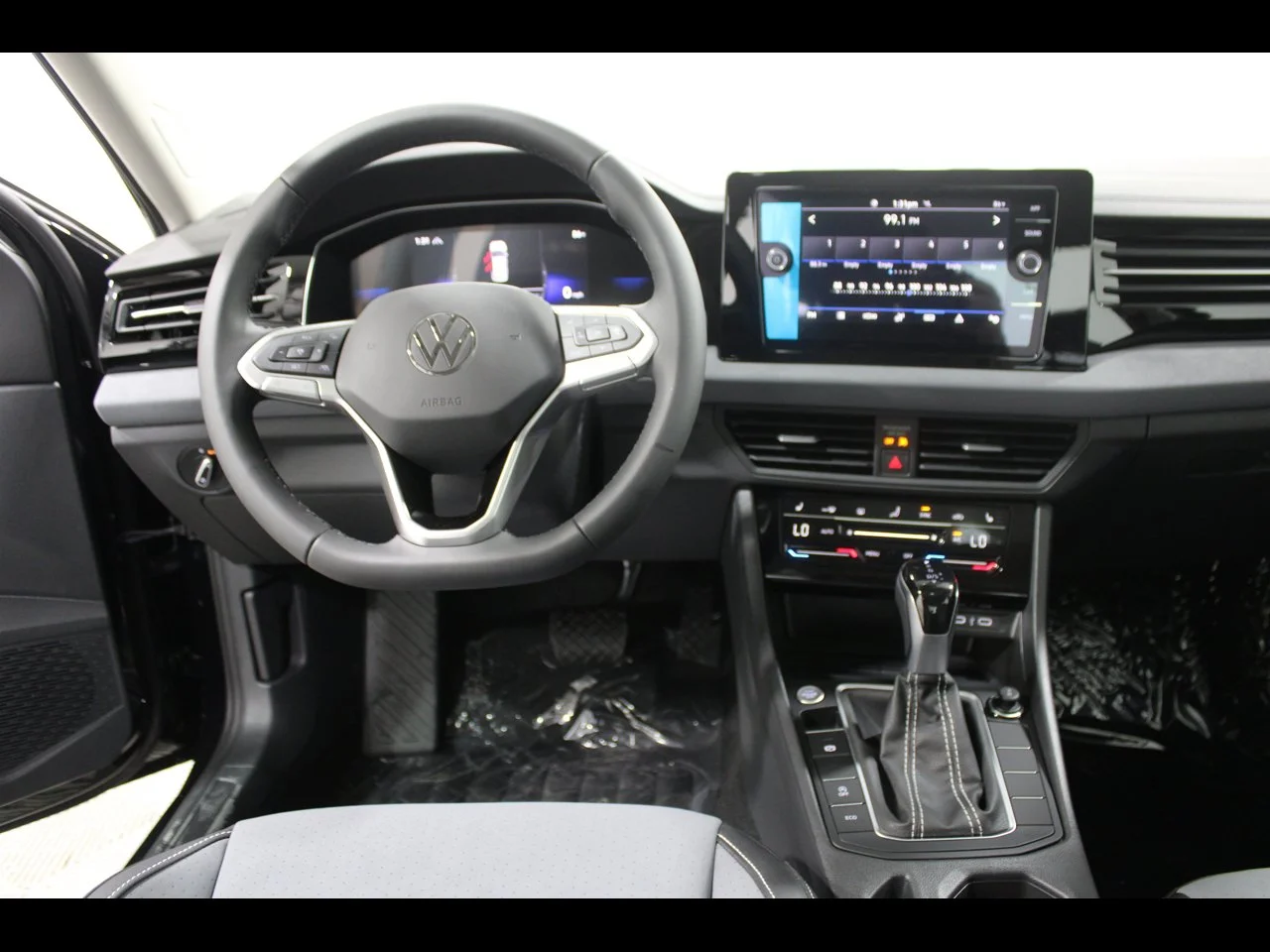 New 2026 Deep Black Pearl Volkswagen 1.5T SE image 2