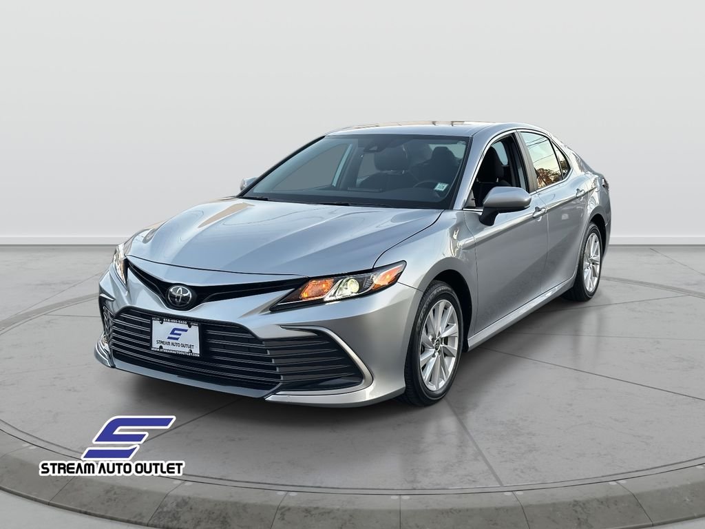 2023 Toyota Camry LE photo 3