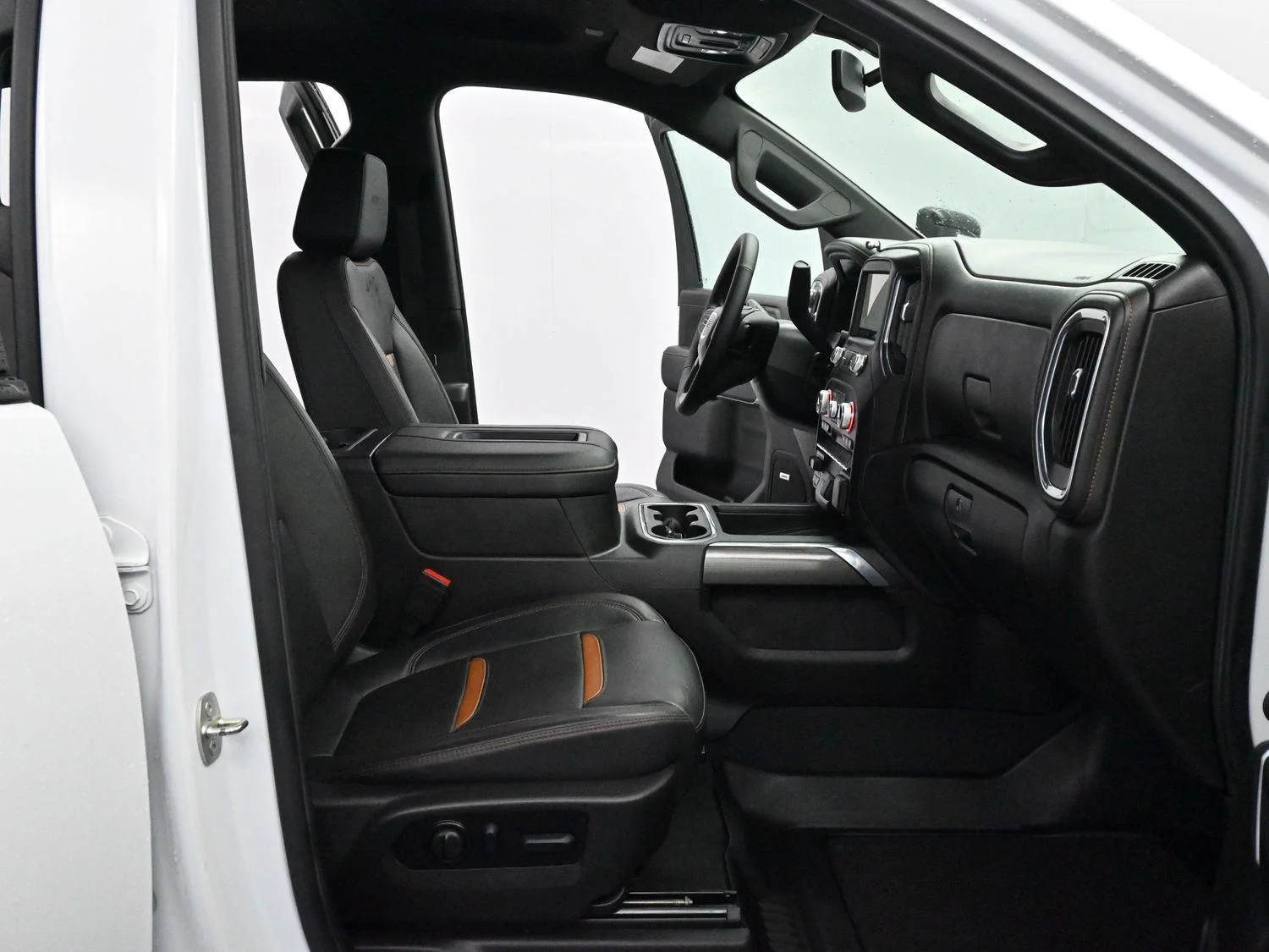 Used 2022 Summit White GMC AT4 image 31