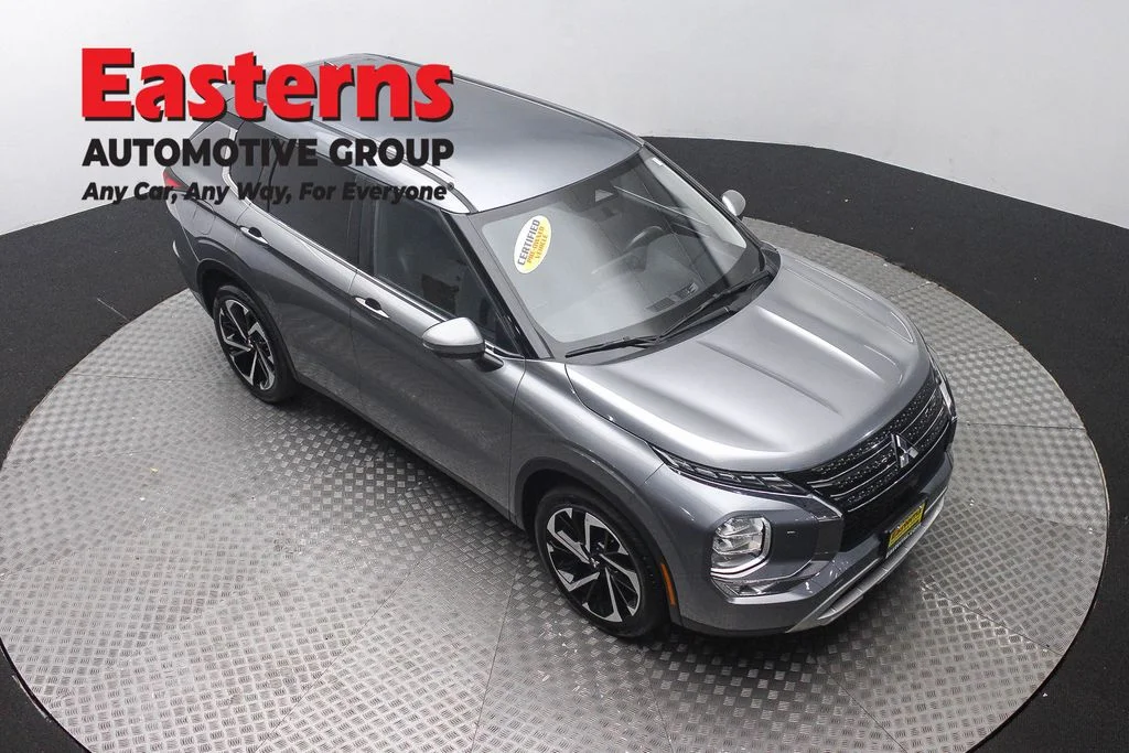 Used 2024 Gray Mitsubishi SE image 3