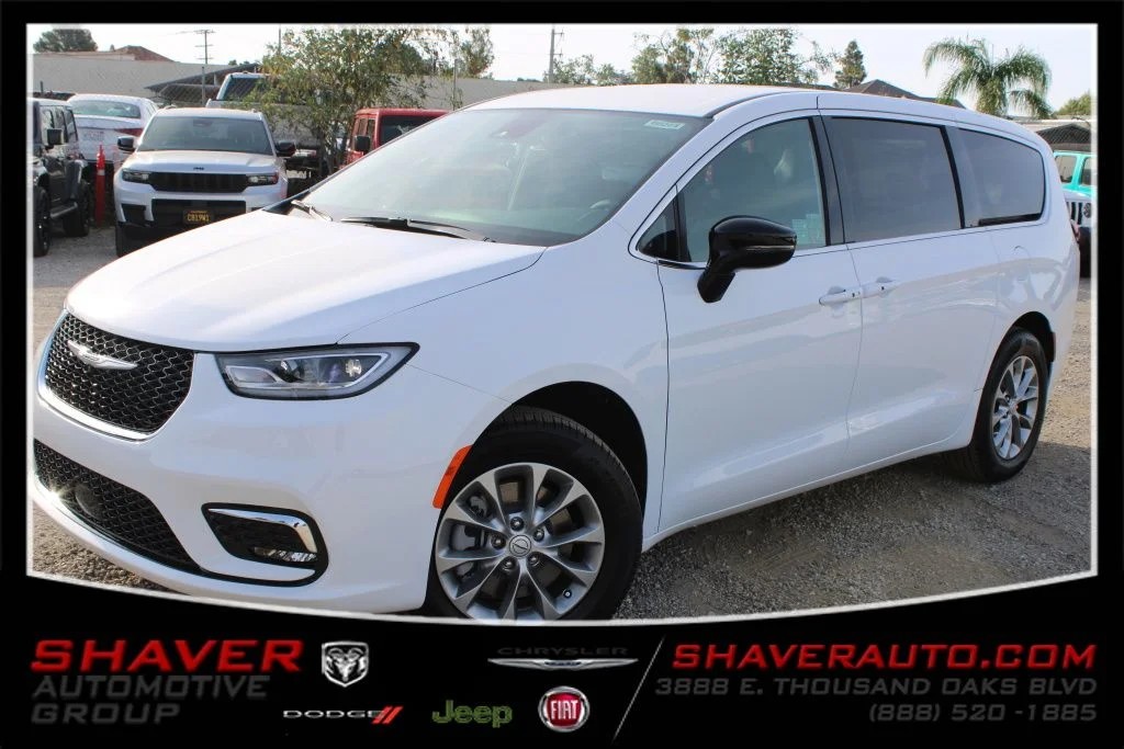2026 Chrysler Pacifica Select AWD's photo
