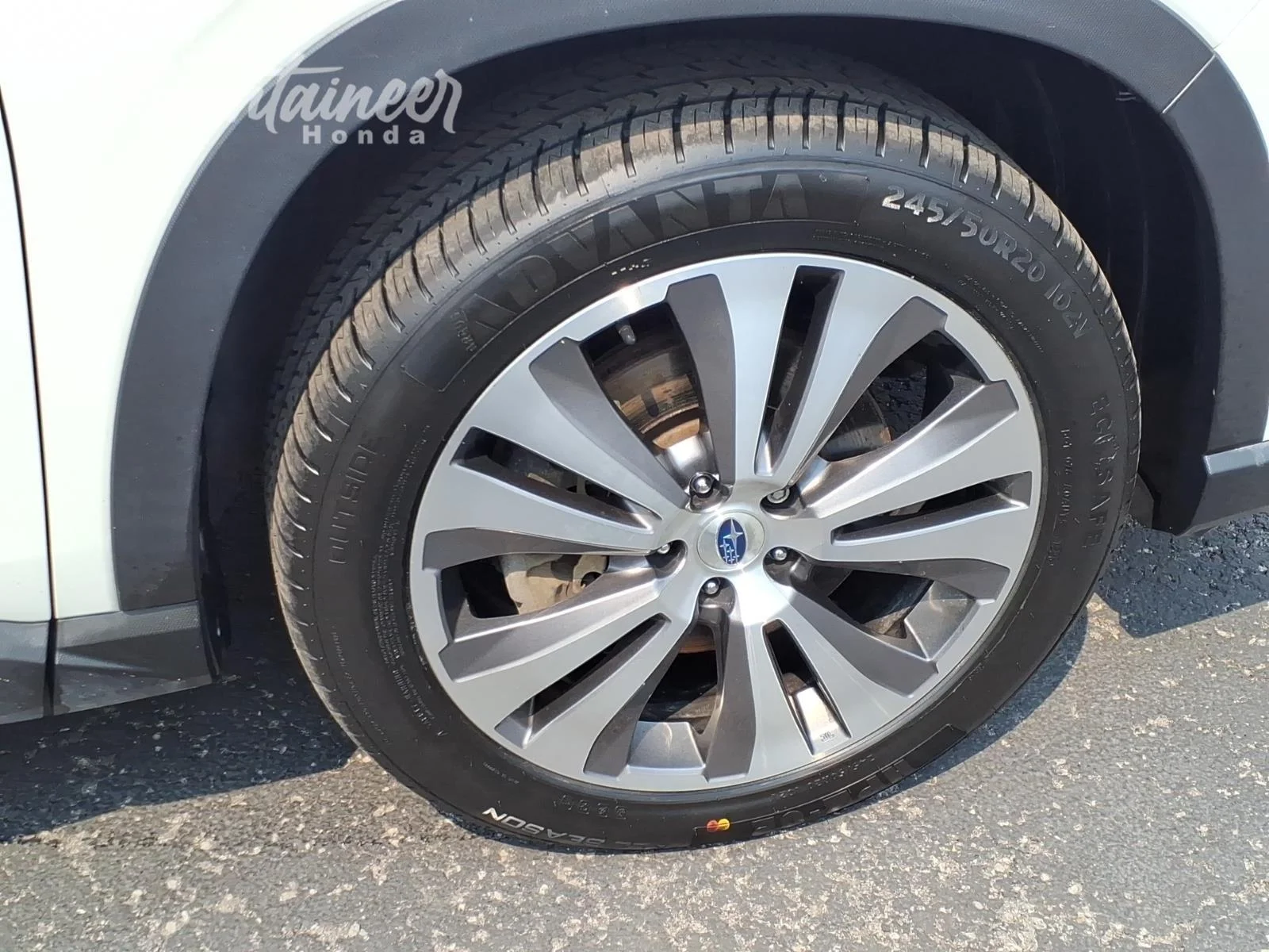 Used 2022 Crystal White Pearl Subaru Limited image 10