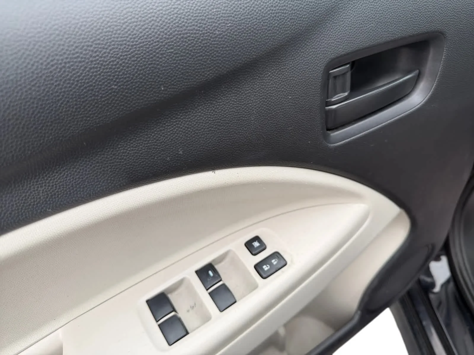 Used 2019 Mystic Black Metallic Mitsubishi ES image 11
