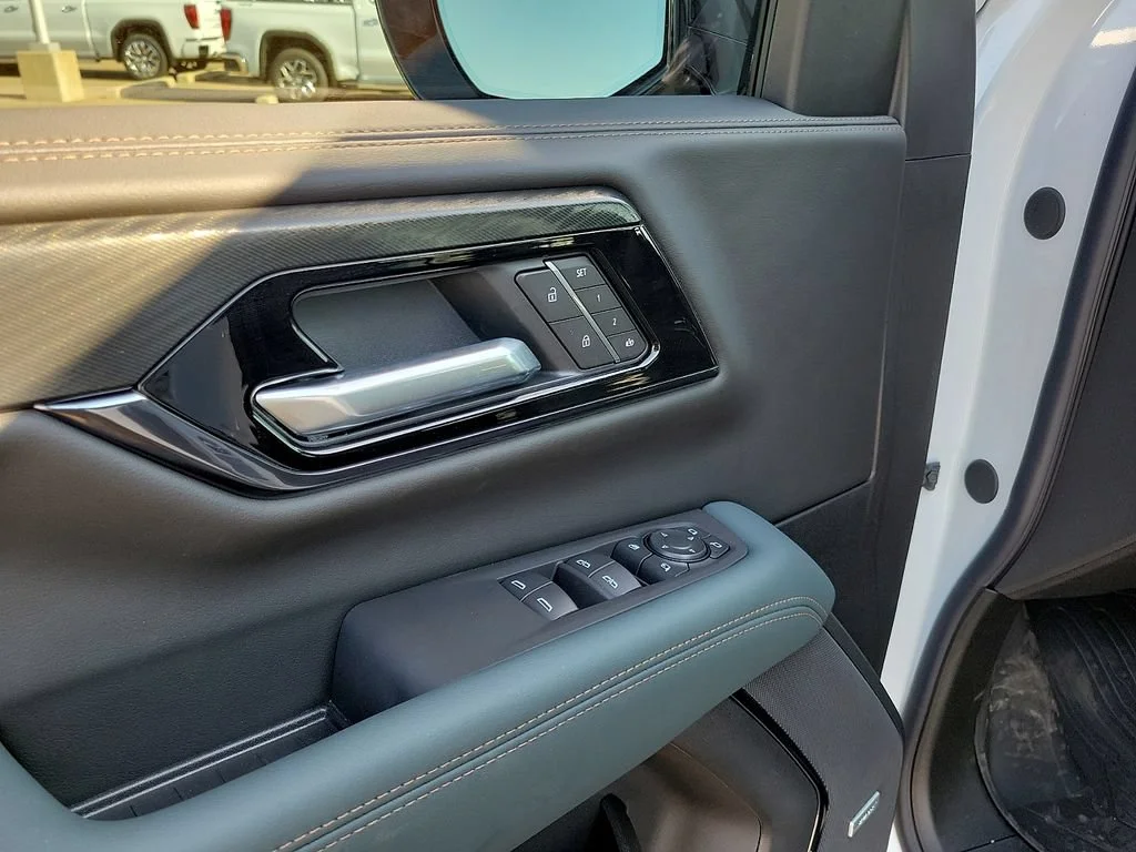 2026 GMC Yukon AT4 - Photo 18