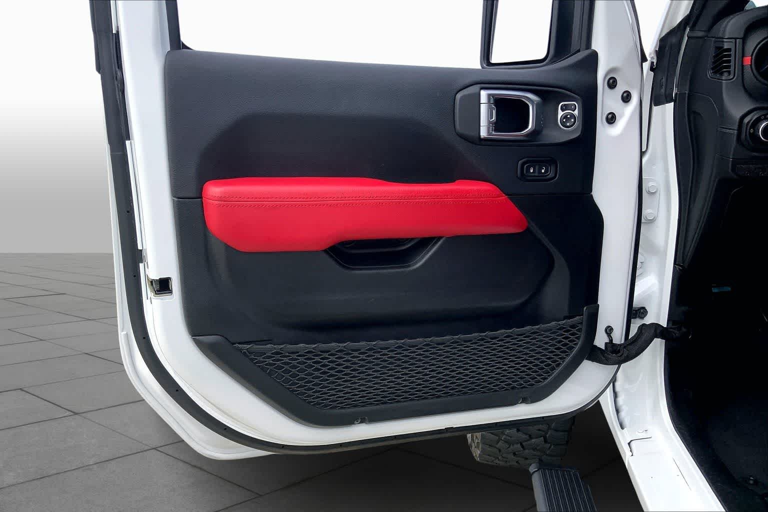 Used 2024 Bright White Clearcoat Jeep Rubicon X image 25