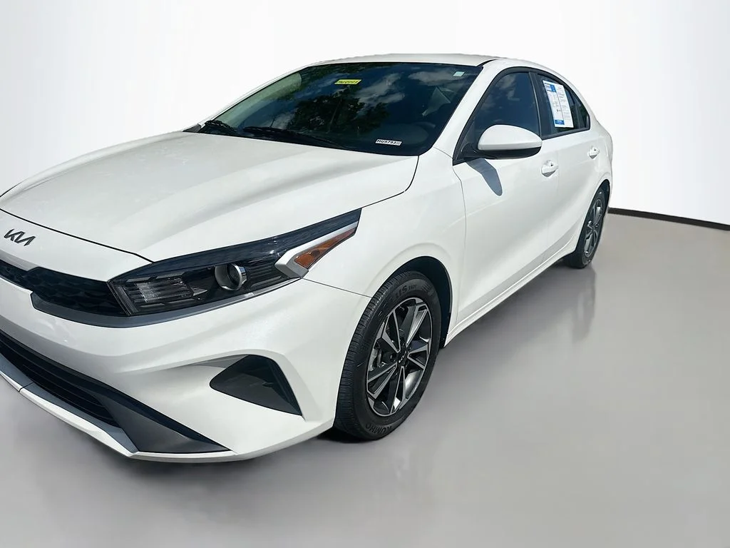 Used 2023 Snow White Pearl Kia LXS image 3
