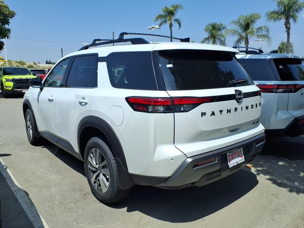 New 2026 Everest White Pearl TriCoat Nissan SL image 7
