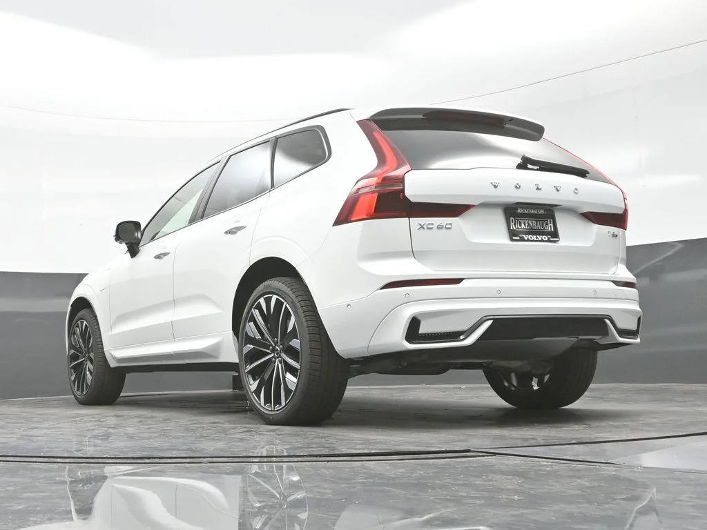 New 2026 Crystal White Volvo T8 Ultra image 23