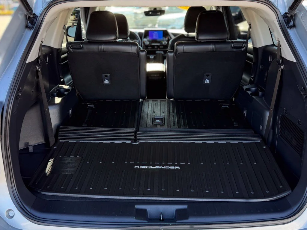 Used 2023 Silver Toyota XLE image 6