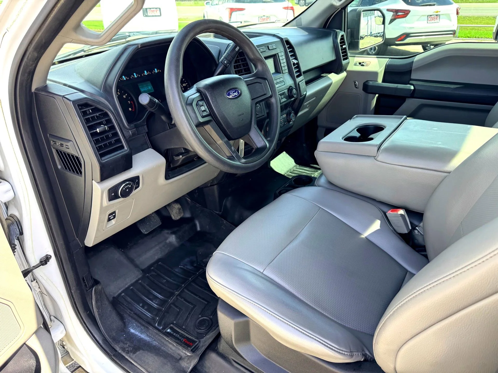 Used 2018  Ford XL image 13