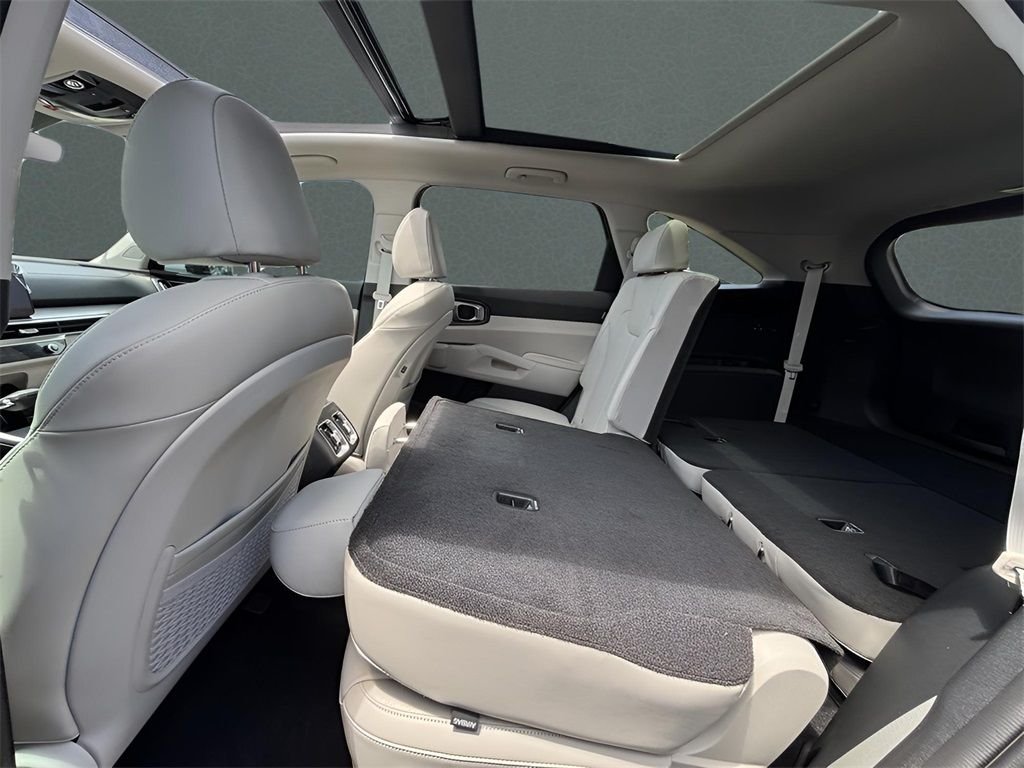 Used 2025 Black Kia S image 14