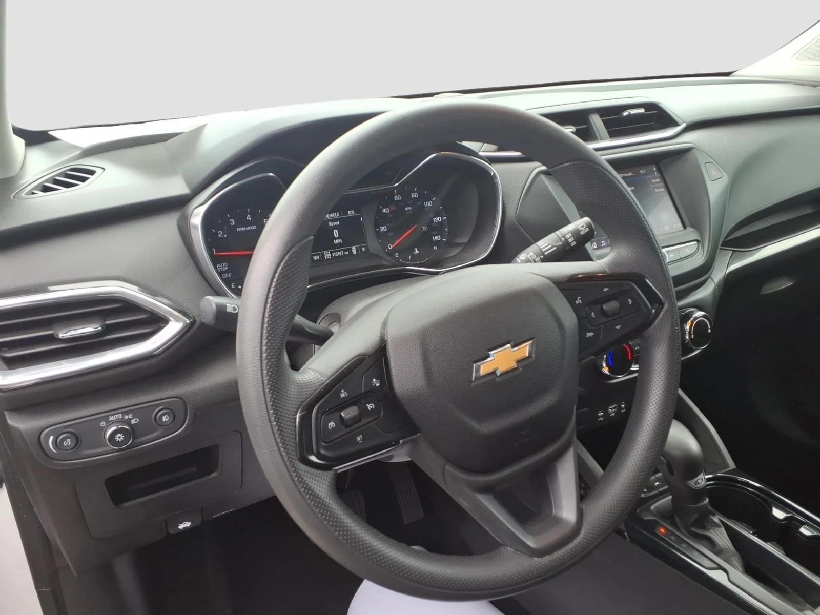 Used 2022 Summit White Gaz Chevrolet LT image 12