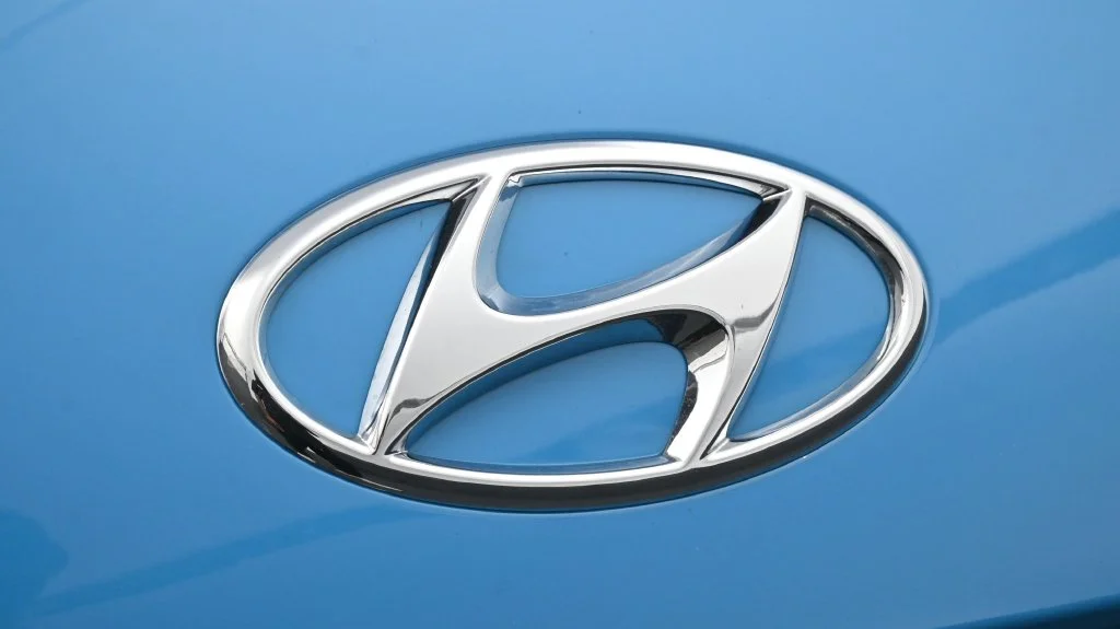 Used 2022 Green Hyundai SE image 19