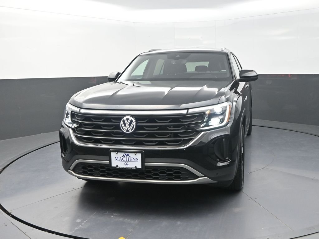 Used 2026  Volkswagen SE w/Technology image 4