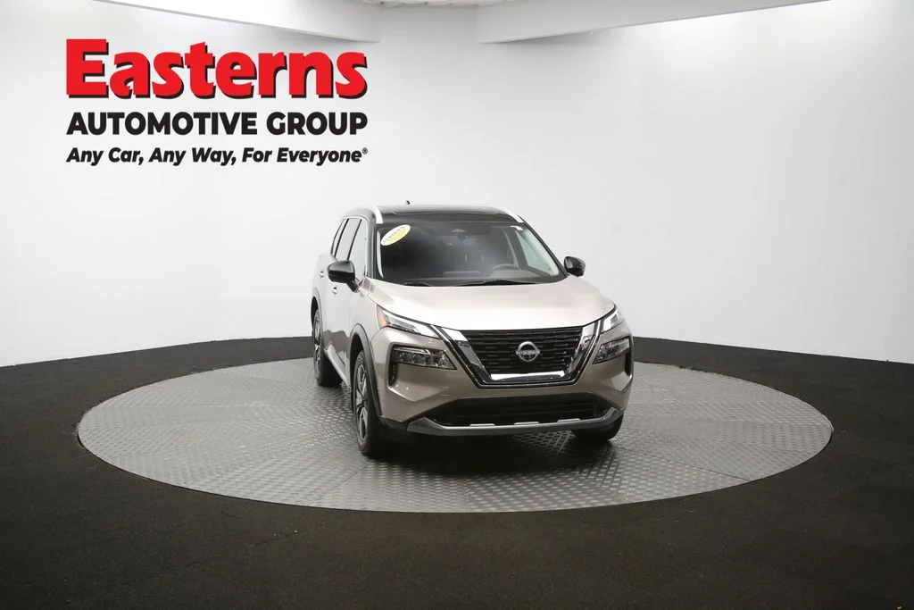Used 2023 Silver Nissan SL image 52