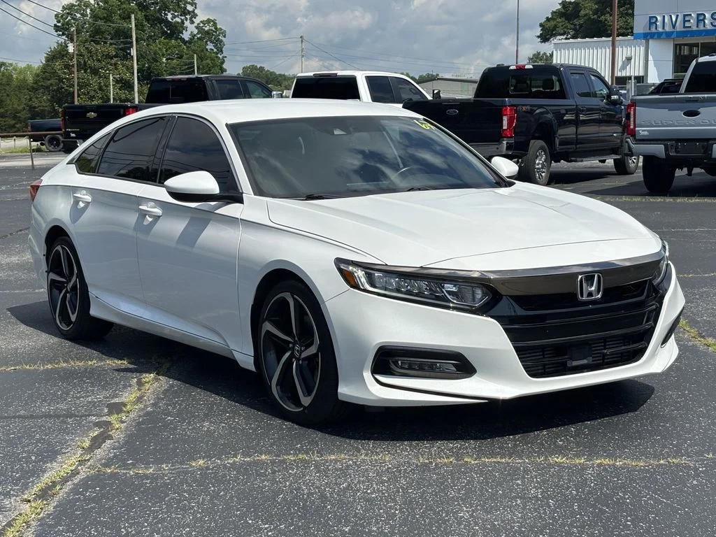 Used 2019  Honda Sport image 4