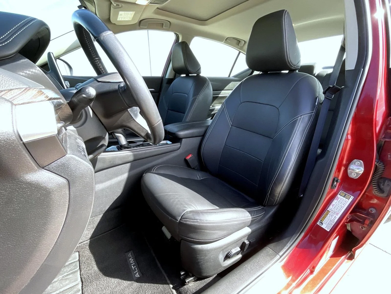 Used 2022 Red Nissan 2.5 SL image 10