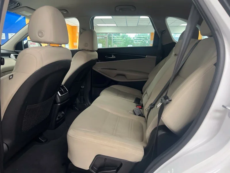 Used 2019 White Kia LX image 16