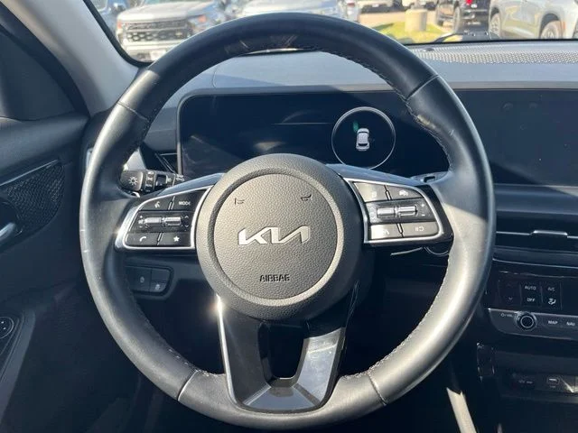 Used 2024 Black Kia S image 17
