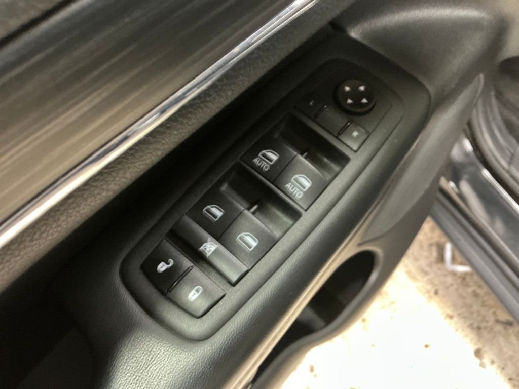Used 2022 Black Jeep Limited image 16
