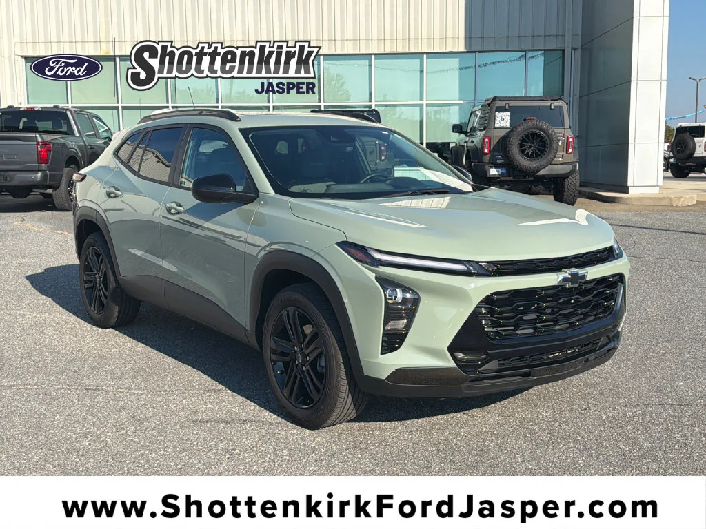 Used 2025 Green Chevrolet ACTIV image 1