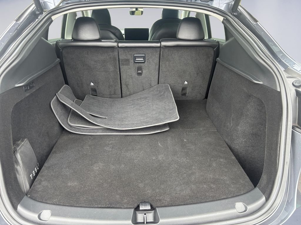 Used 2023  Tesla Long Range image 19