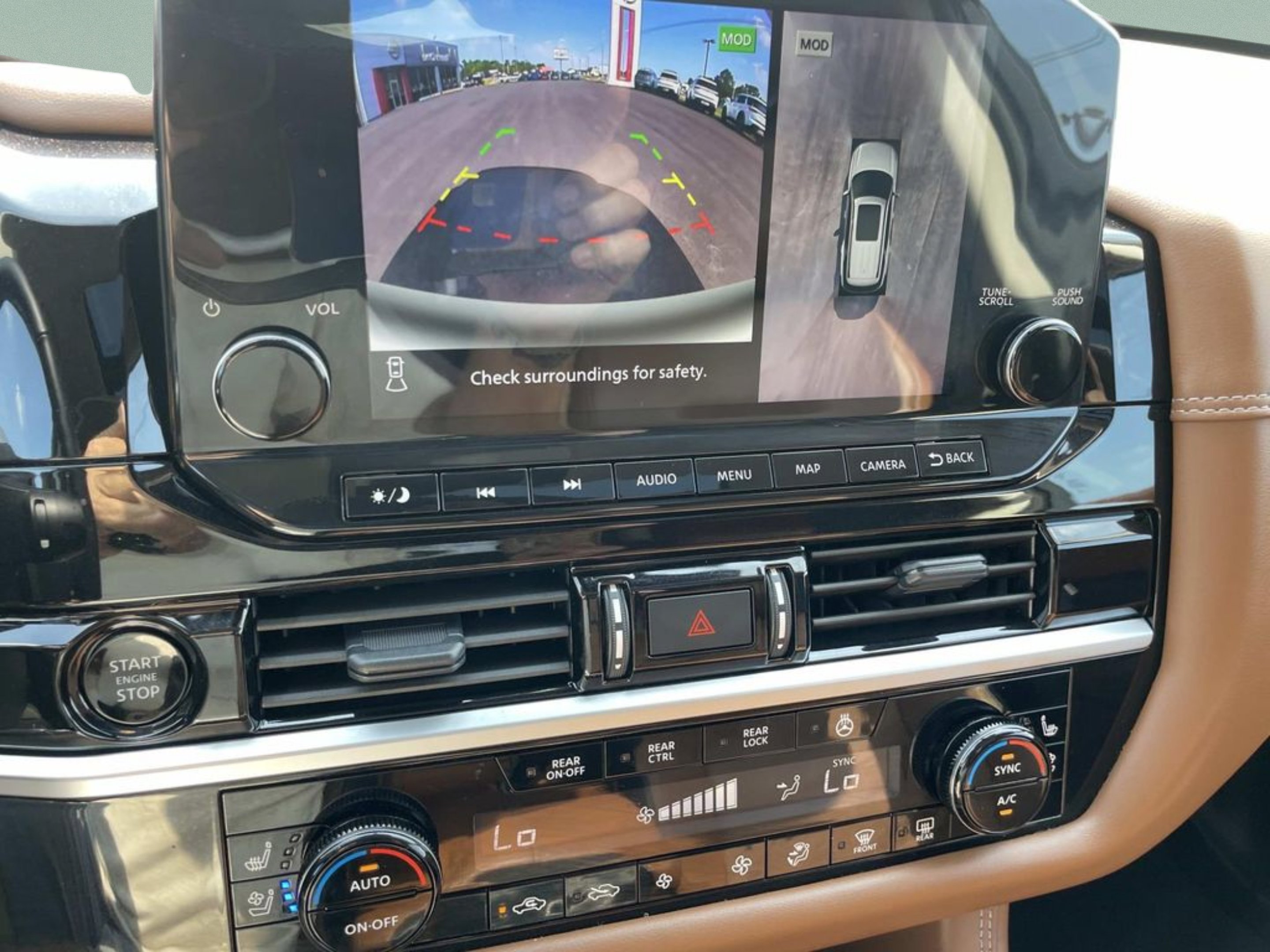 Used 2025 Gray Nissan Platinum image 27