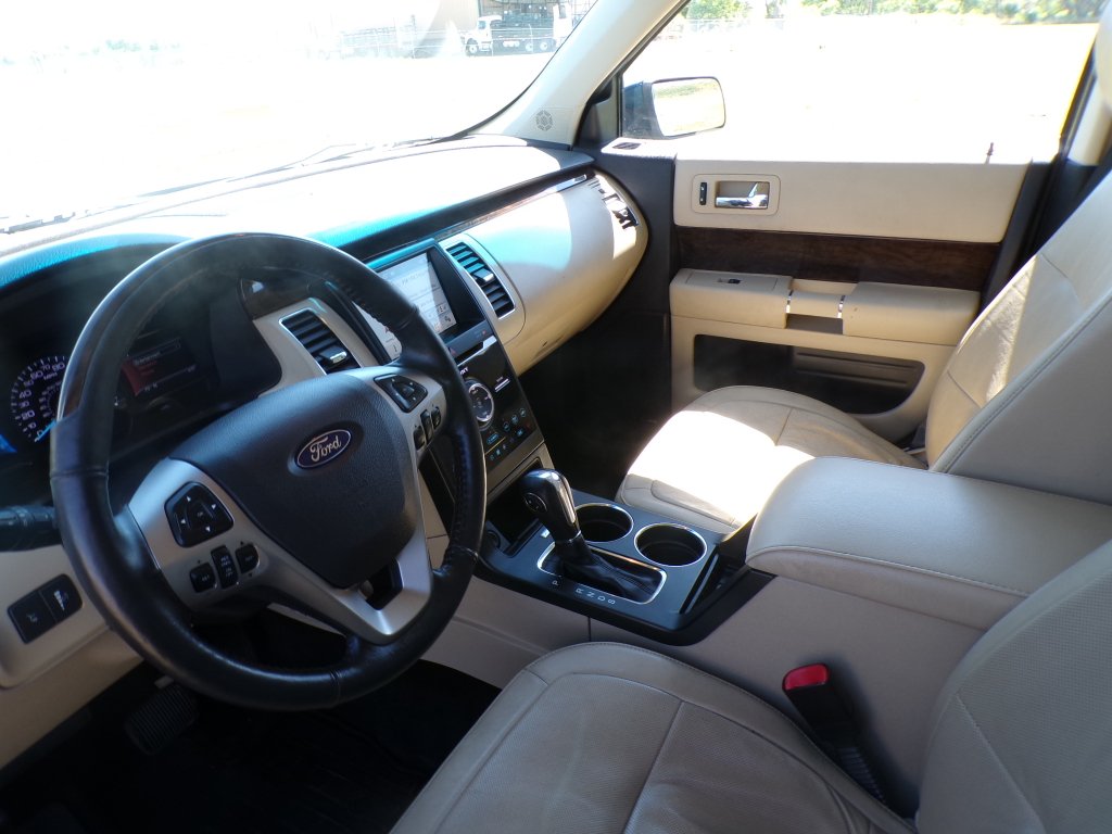 Used 2016 Too Good To Be Blue Metallic Ford Limited image 19