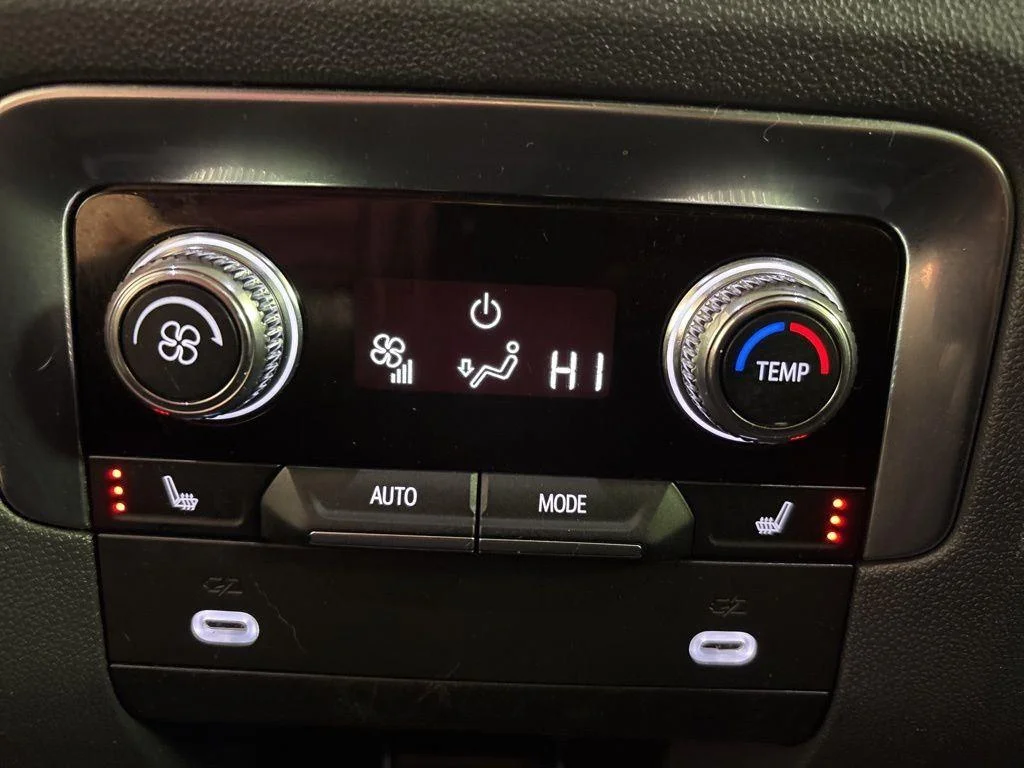 Used 2021 White Frost GMC Denali image 17