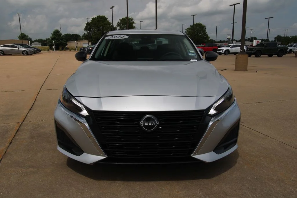 Used 2024 Silver Nissan 2.5 S image 2