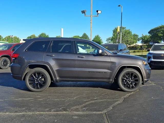Used 2018 Gray Jeep Altitude image 7