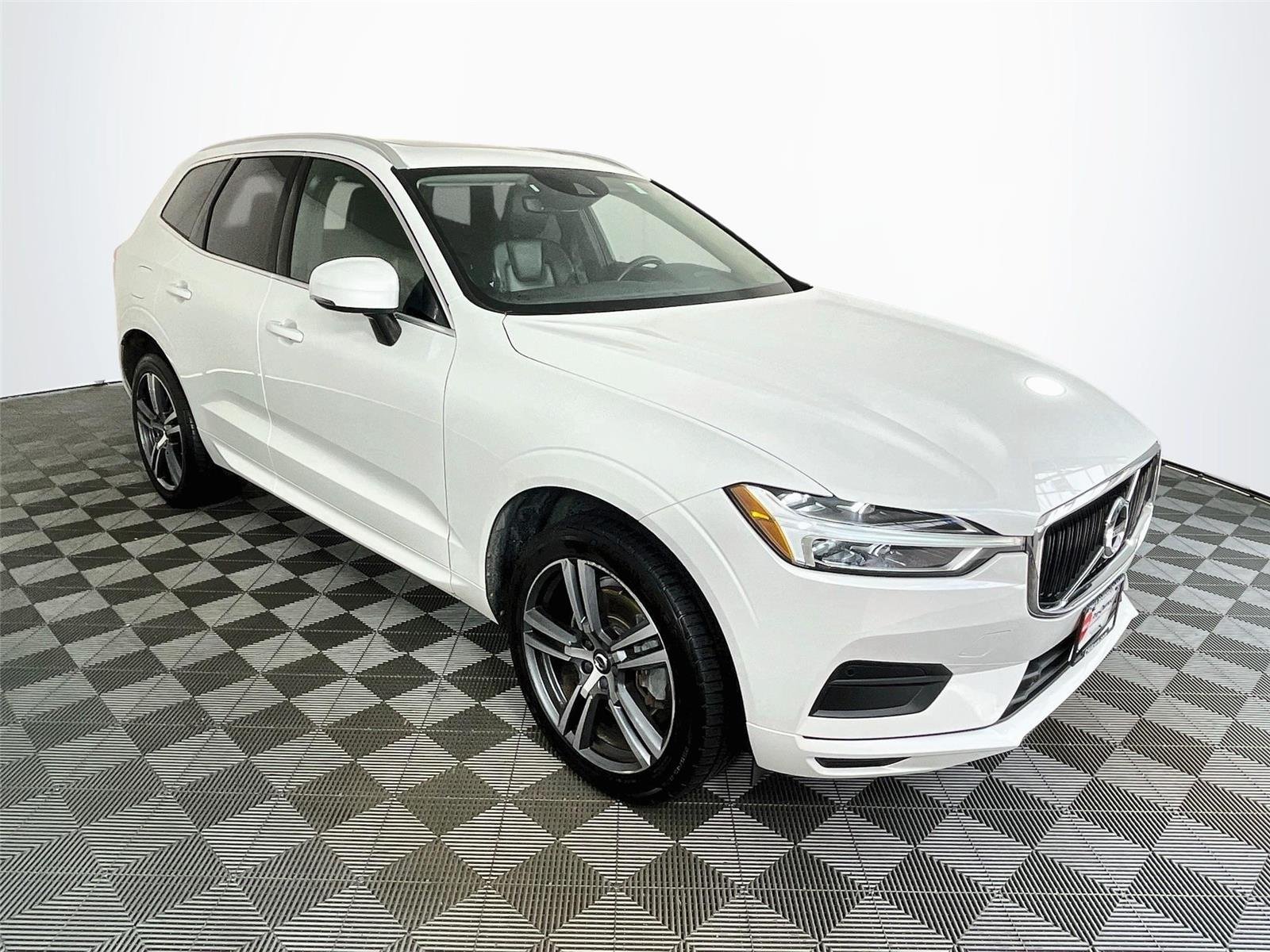 2020 Volvo XC60 T6 Momentum AWD's photo