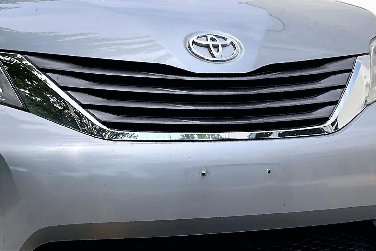 Used 2014 Silver Sky Metallic Toyota XLE image 32