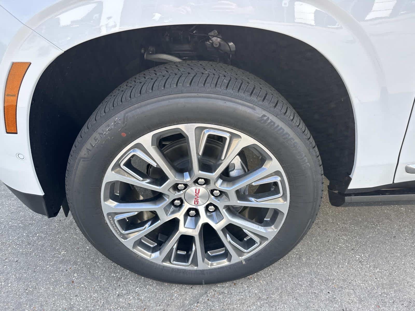 2026 GMC Yukon Denali - Photo 4