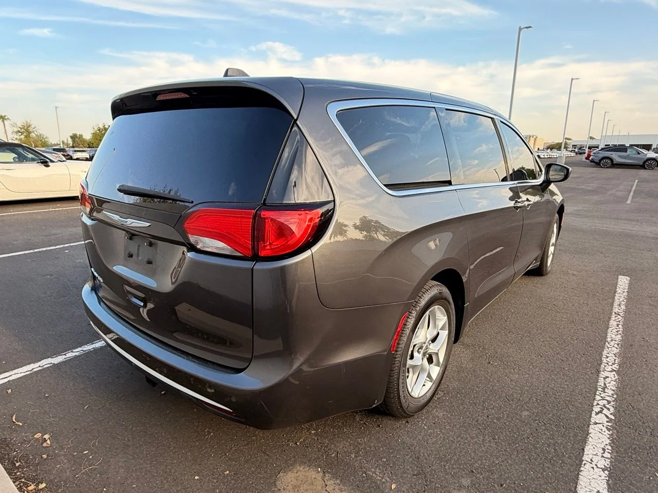 Used 2020 Granite Crystal Metallic Clearcoat Chrysler Touring image 4