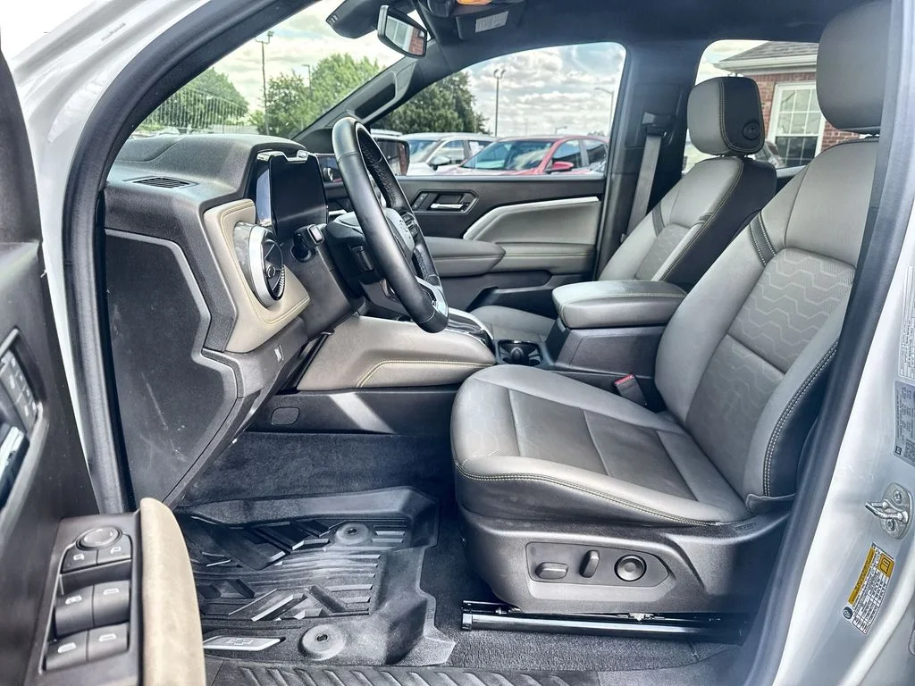 Used 2024 White Chevrolet ZR2 image 11