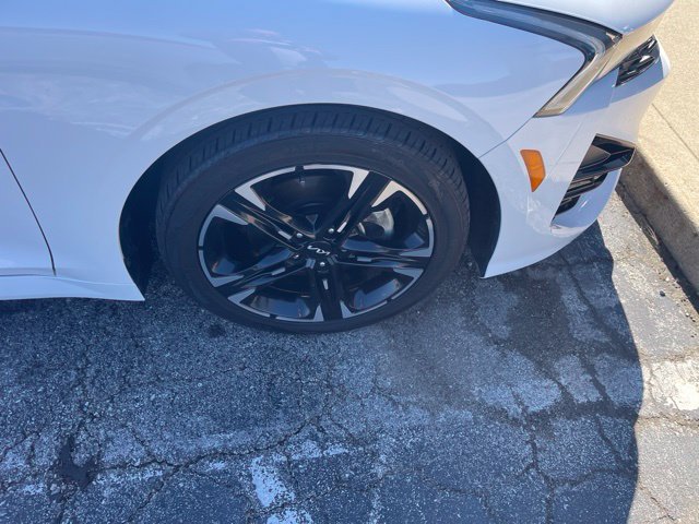 Used 2023 White Kia GT-Line image 10