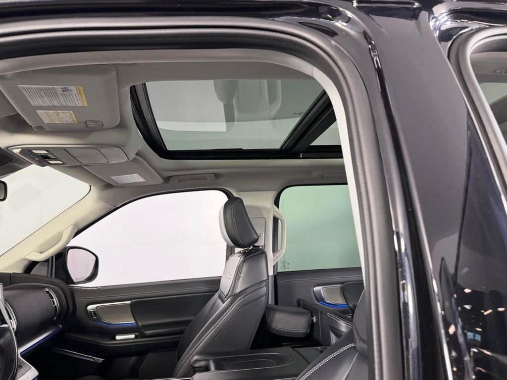 Used 2025 Black Metallic Ford Platinum image 25