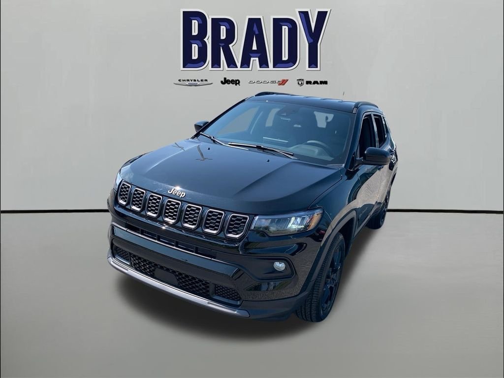 New 2026 Diamond Black Crystal Pearl-Coat Exterior Paint Jeep Latitude image 3
