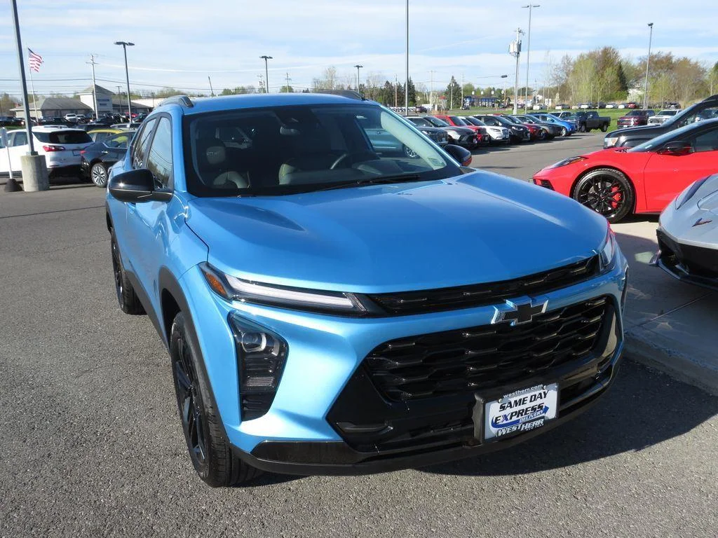 Used 2025 Marina Blue Chevrolet ACTIV image 4