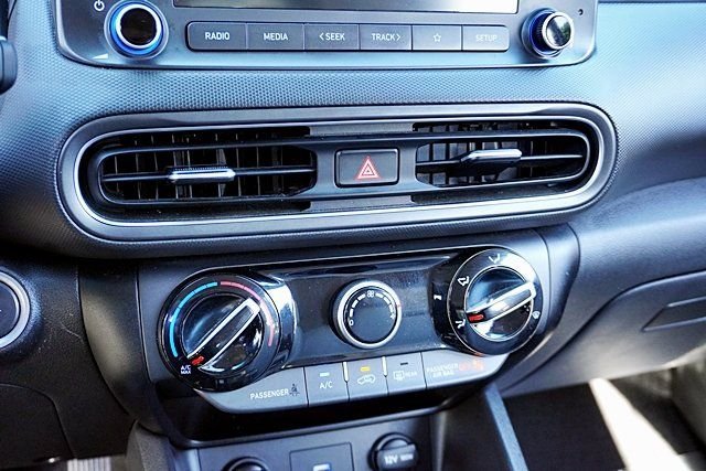 Used 2023 Green Hyundai SEL image 26