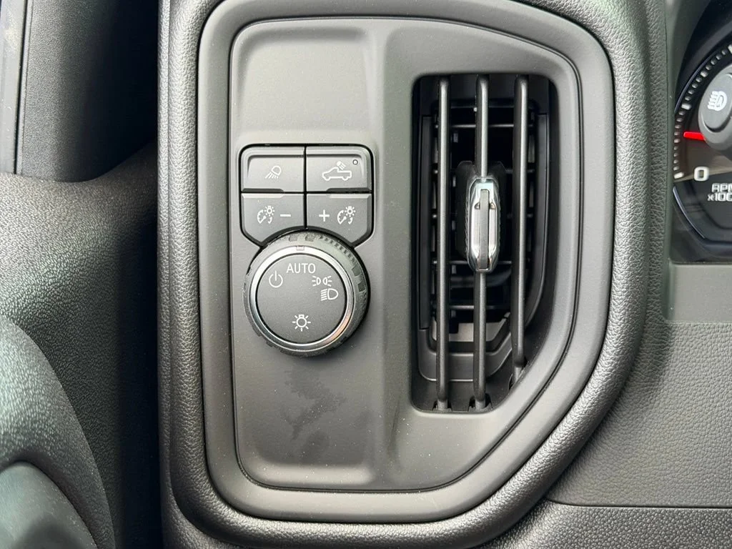 New 2026 Summit White Chevrolet Work Truck image 28