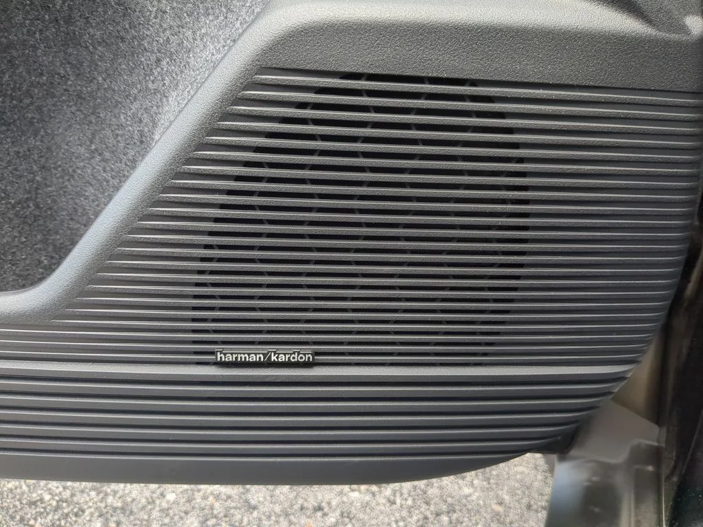 New 2026 CRYSTAL BLACK SILICA Subaru Wilderness image 19